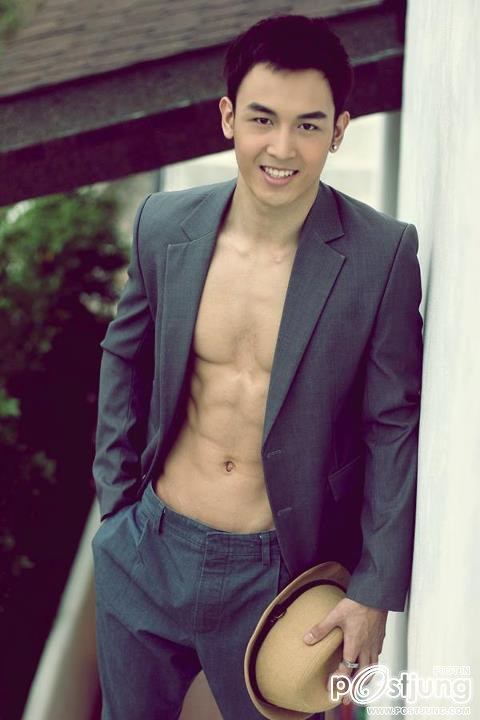 ป่อง พ่อค้าแซ่บข้าวมันไก่สาธุประดิษฐ์