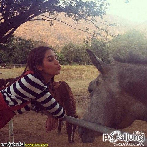 3 สาวซุปตาร์กับลุคซ์สวยใสชิลๆ