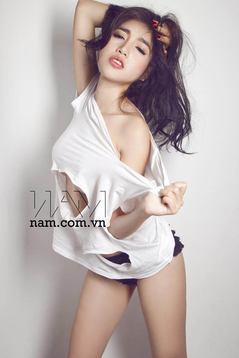 Elly Tran ถ่ายแบบเซ็กซี่อีกครั้งใน Nam Magazine