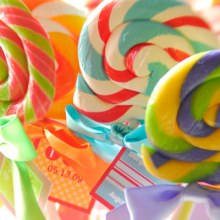 (ไม่แคร์ค่ะ)ขนมหวานสีสันหน้าทาน by:น้ำตาล คนสวย