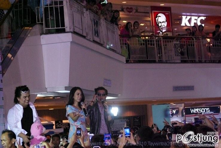 Surprise Superstar !!!