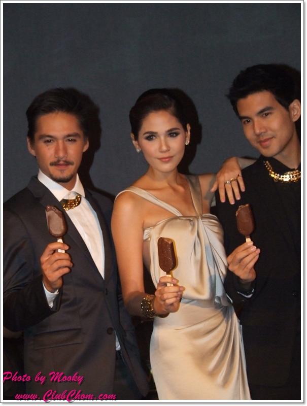 ชมพู่ อารยา ในงานเปิดตัวพรีเซ็นเตอร์คนแรกของไอศกรีมแม็กนั่ม