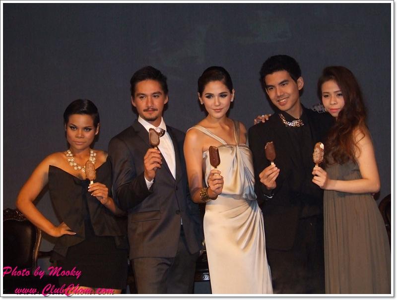 ชมพู่ อารยา ในงานเปิดตัวพรีเซ็นเตอร์คนแรกของไอศกรีมแม็กนั่ม