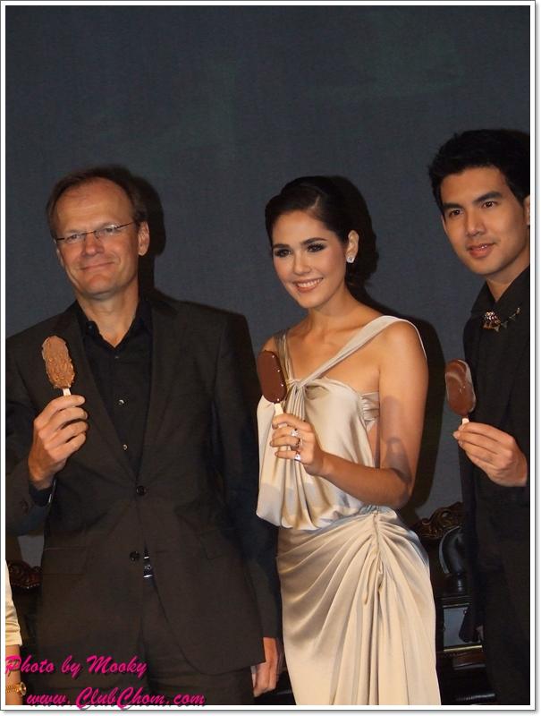 ชมพู่ อารยา ในงานเปิดตัวพรีเซ็นเตอร์คนแรกของไอศกรีมแม็กนั่ม