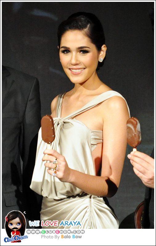 ชมพู่ อารยา ในงานเปิดตัวพรีเซ็นเตอร์คนแรกของไอศกรีมแม็กนั่ม