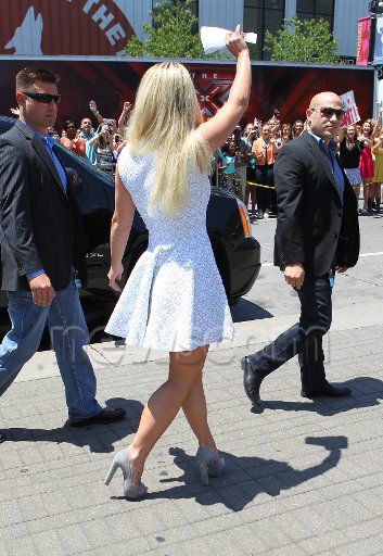Britney Spears เดินหน้าออดิชั่นเหล่าผู้เข้าแข่งขัน X-Factor ที่ Kansas City
