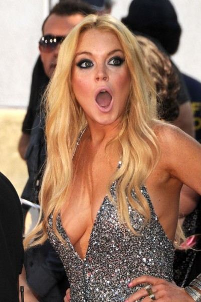Lindsay Lohan ซิ่งปอร์เช่ ชน 18 ล้อ พังยับ โชคดีเจ็บเล็กน้อย