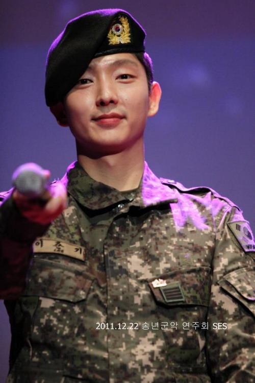 ย้อนไปดู ลี  จุน กิ ตอนเป็นทหาร