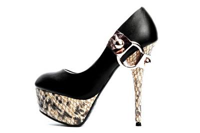 แฟชั่น ต้อนรับ ลายหนังงู สุดเริ่ด เลื้อยครองรันเวย์ 2013