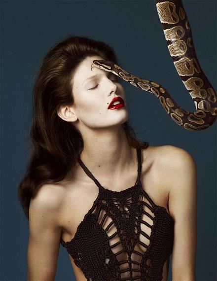 แฟชั่น ต้อนรับ ลายหนังงู สุดเริ่ด เลื้อยครองรันเวย์ 2013