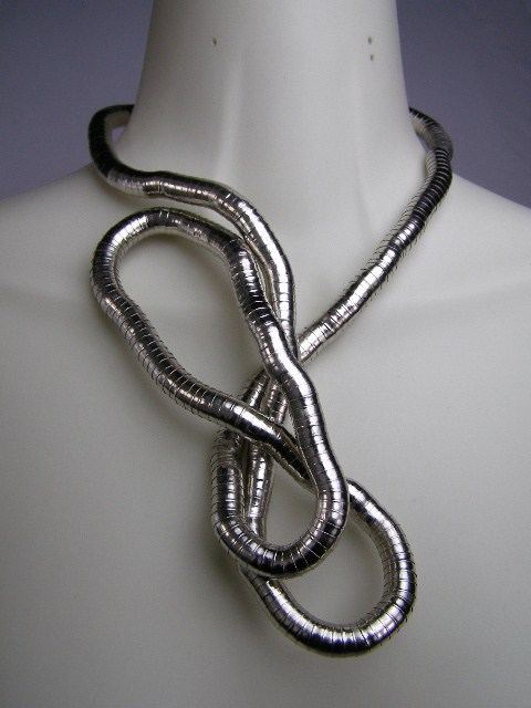 แฟชั่น ต้อนรับ ลายหนังงู สุดเริ่ด เลื้อยครองรันเวย์ 2013