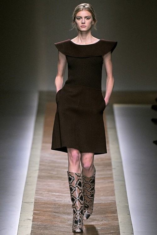 แฟชั่น ต้อนรับ ลายหนังงู สุดเริ่ด เลื้อยครองรันเวย์ 2013