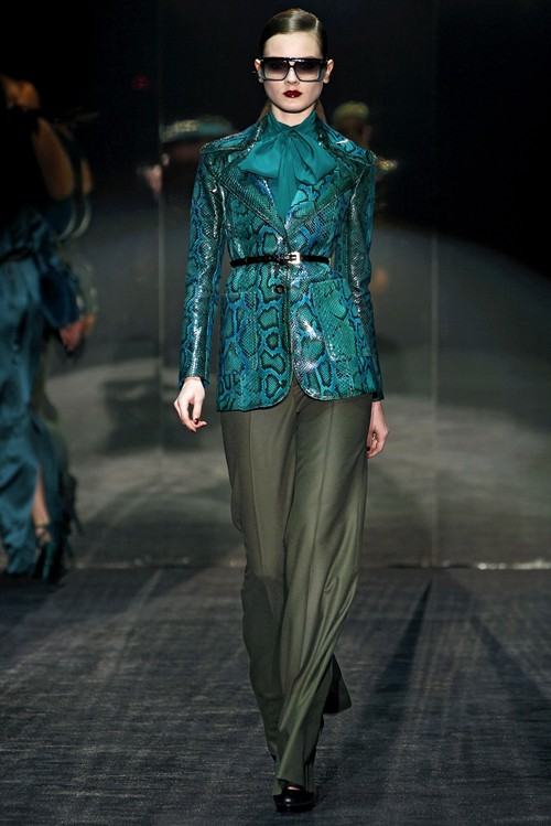 แฟชั่น ต้อนรับ ลายหนังงู สุดเริ่ด เลื้อยครองรันเวย์ 2013