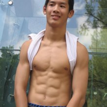 ตี๋น่า...ซิกแพค