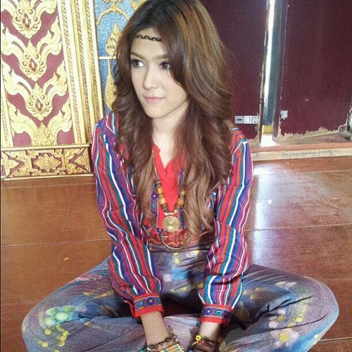 แฟชั่น กางเกงฟิตเปรี๊ยะ สำหรับสาวหุ่นเป๊ะ ของเหล่าดารา