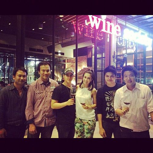 แฟชั่น กางเกงฟิตเปรี๊ยะ สำหรับสาวหุ่นเป๊ะ ของเหล่าดารา