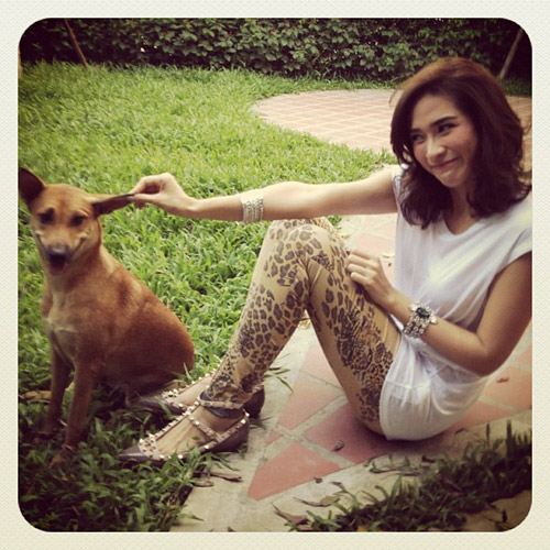 แฟชั่น กางเกงฟิตเปรี๊ยะ สำหรับสาวหุ่นเป๊ะ ของเหล่าดารา