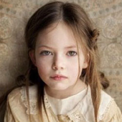 เผยโฉม เรเนสเม่ คัลเลน แวมไพร์ตัวน้อยจาก Twilight