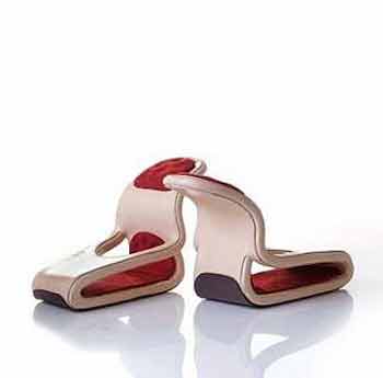 แฟชั่น รองเท้าส้นสูง ไอเดียแปลกที่สาว ๆ อาจชอบ