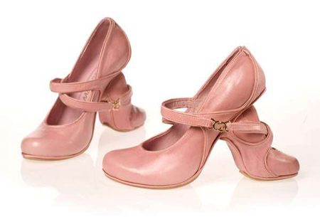 แฟชั่น รองเท้าส้นสูง ไอเดียแปลกที่สาว ๆ อาจชอบ