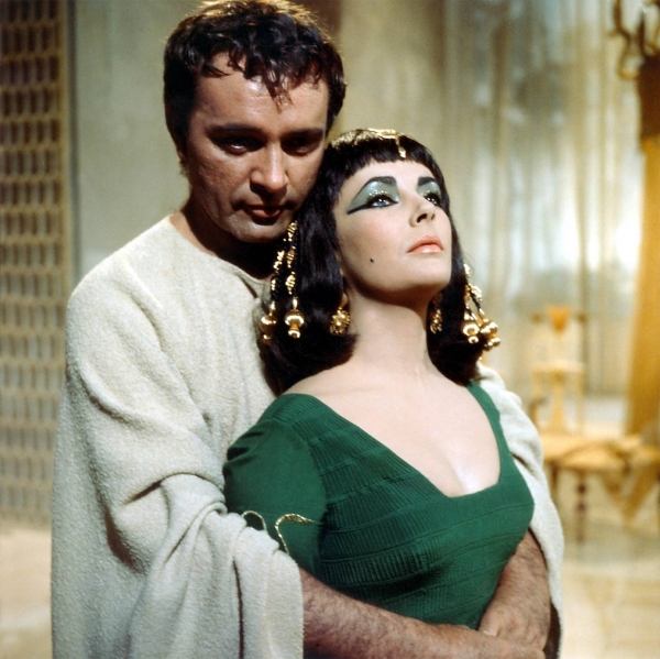 คนรักหนังดังกับชุดสวย 004 - Cleopatra