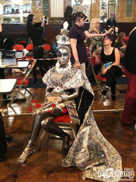 อยากได้ชุดนี้เป็นชุดประจำชาติ บนเวทีMU2O12