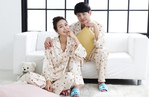 แฟชั่น ชุดนอนคู่รัก ช่วยเพิ่มความหวาน สำหรับคนอินเลิฟ