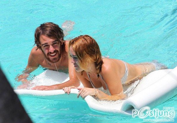 Miley Cyrus Is Still Getting Close To Cheyne Thomas In A Pool
