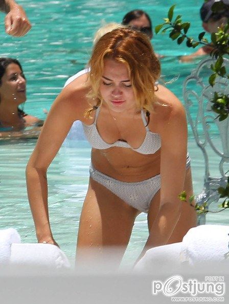 Miley Cyrus Is Still Getting Close To Cheyne Thomas In A Pool