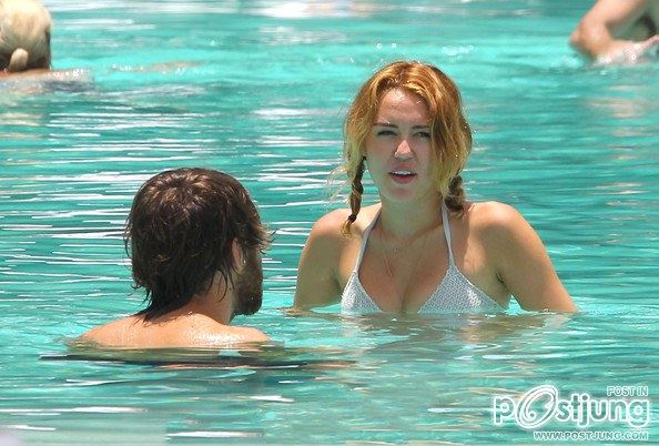 Miley Cyrus Is Still Getting Close To Cheyne Thomas In A Pool