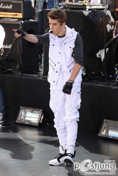 Justin Bieber Performs On NBC's "Today"