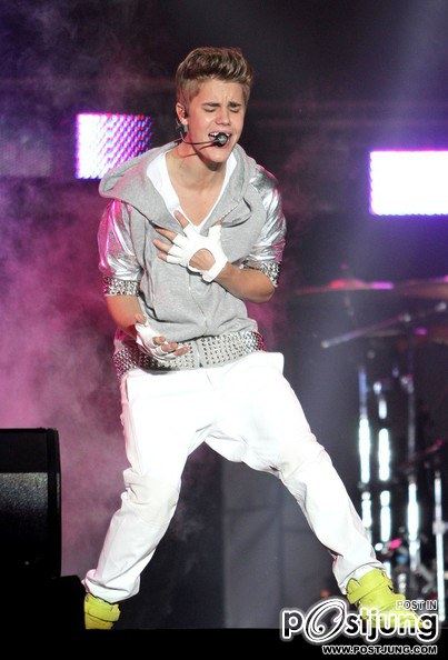 Justin Bieber performs for a crowd of 200,000 people during a concert held in Zocalo square. (June 1