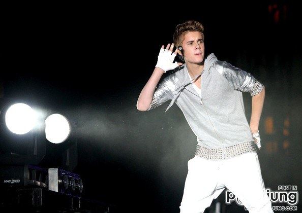 Justin Bieber performs for a crowd of 200,000 people during a concert held in Zocalo square. (June 1