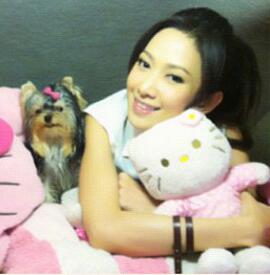 ยุ้ย จีรนันท์ นอนกลิ้งกับเจ้าริชชี่ที่แสนจะน่ารัก