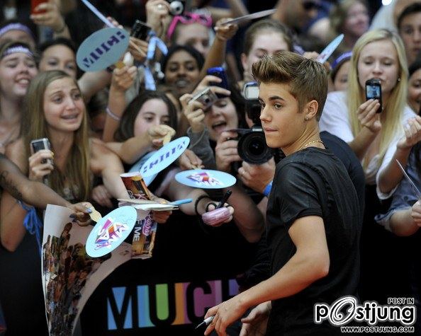 Justin Bieber and Jaxon Bieber arrive at the 2012 MuchMusic Video Awards at MuchMusic HQ on June 17,