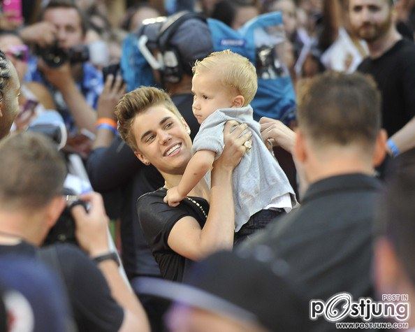 Justin Bieber and Jaxon Bieber arrive at the 2012 MuchMusic Video Awards at MuchMusic HQ on June 17,