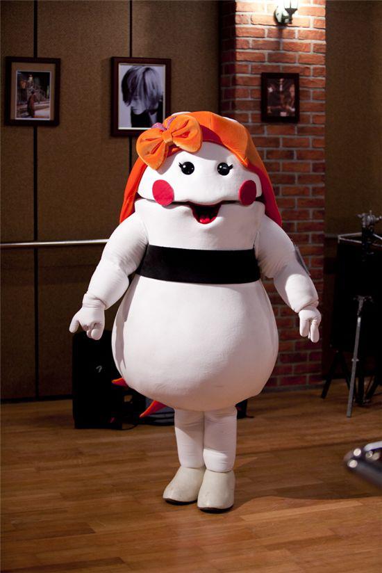 IU ผู้หญิงอะไรน่ารักที่สุด>.<