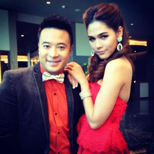 หรูหรามีระดับสไตล์ดารา กับ ต่างหูกุหลาบพวงระย้า