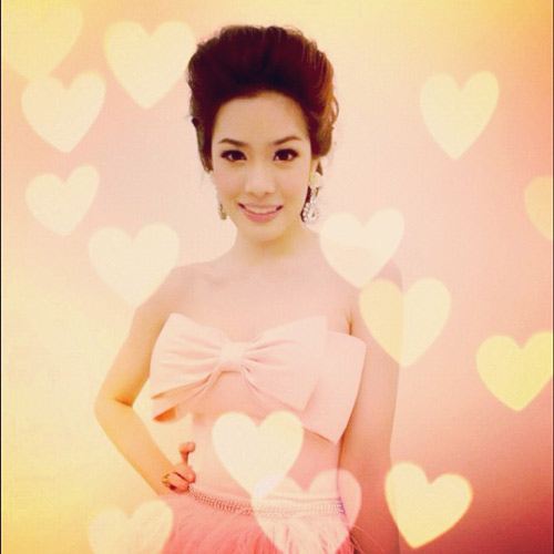 หรูหรามีระดับสไตล์ดารา กับ ต่างหูกุหลาบพวงระย้า