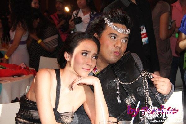 สวยชนะเลิศ คว้า2รางวัล ขวัญใจมหาชน&นักเเสดงนำหญิงสาขาภาพยนต์ @SIAMDARA STARS AWARDS 2012!