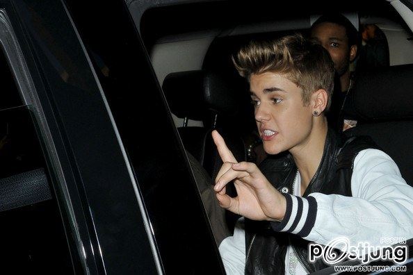 Justin Bieber Poses With Fans June 20, 2012