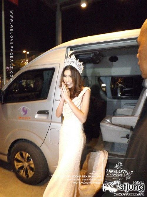 น้องกิฟท์ นางสาวไทย ร่วมงานสยามดาราสตาร์อวร์อด 2012