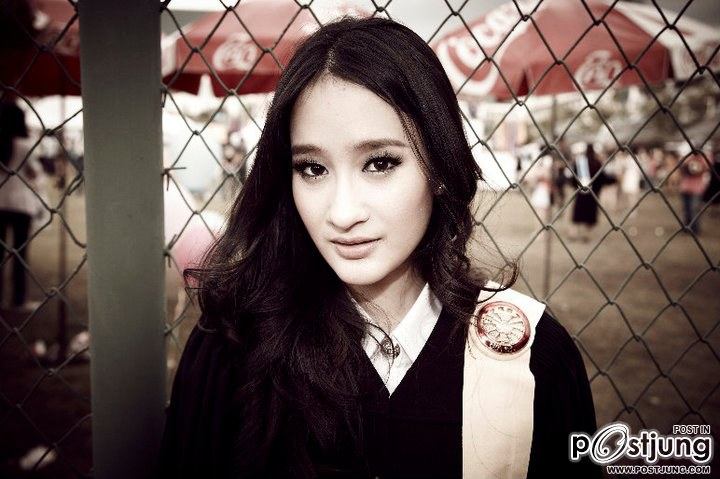 พลอย เสียงเล็กๆ