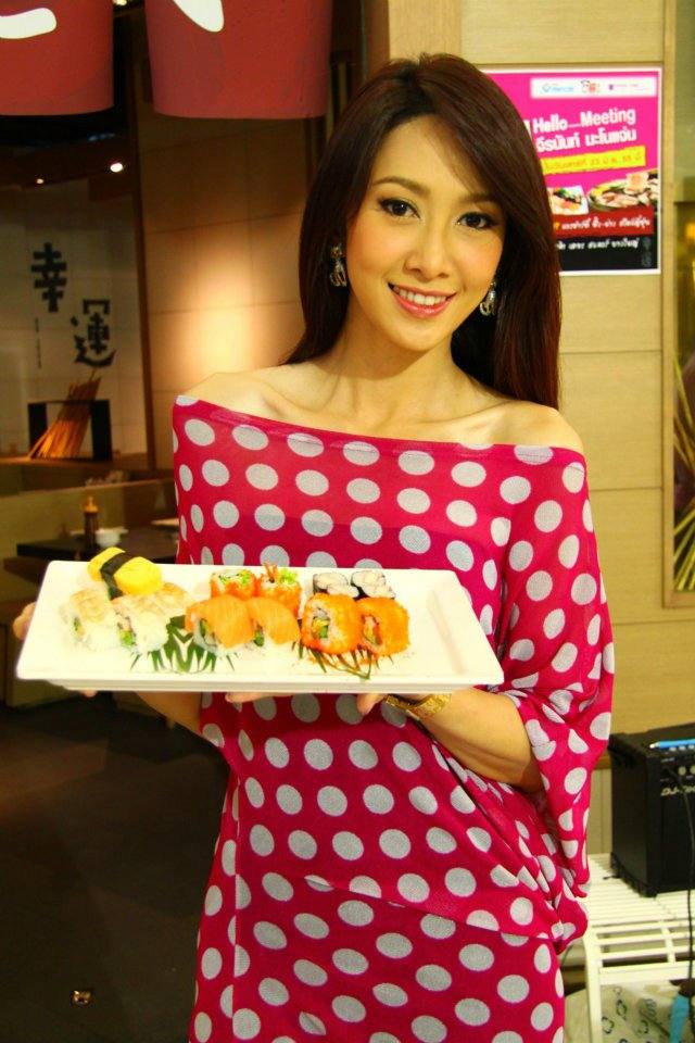 ยุ้ย จีรนันท์ในงาน  Hello meeting สวยงามมาก