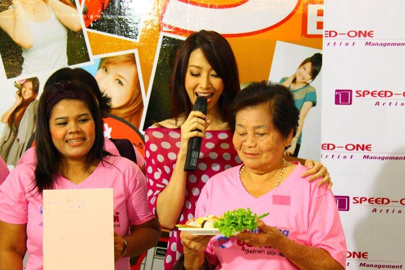 ยุ้ย จีรนันท์ในงาน  Hello meeting สวยงามมาก