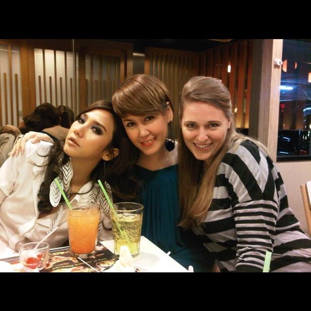 '' ใครจะทำไม ''