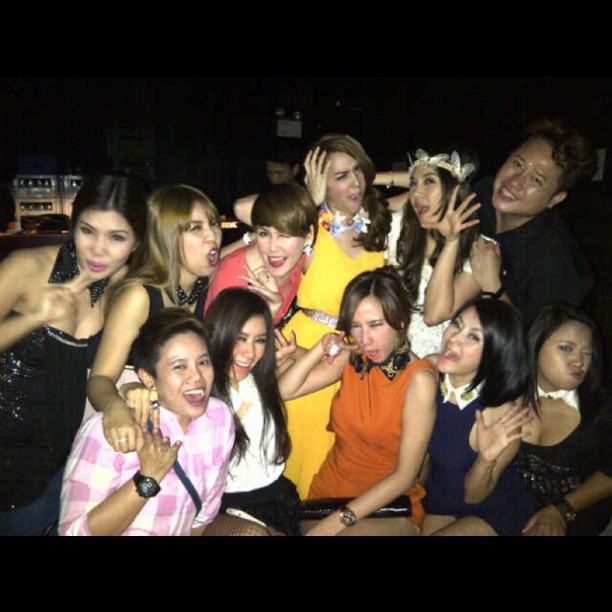 '' ใครจะทำไม ''