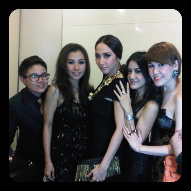 '' ใครจะทำไม ''