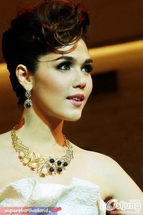 รวมทุกชุดที่ชมพู่ใส่ออกงาน