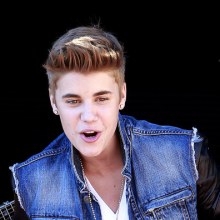 Justin Bieber doing a quick acoustic set for his fans after making an appearance on 'The Tonight Sho